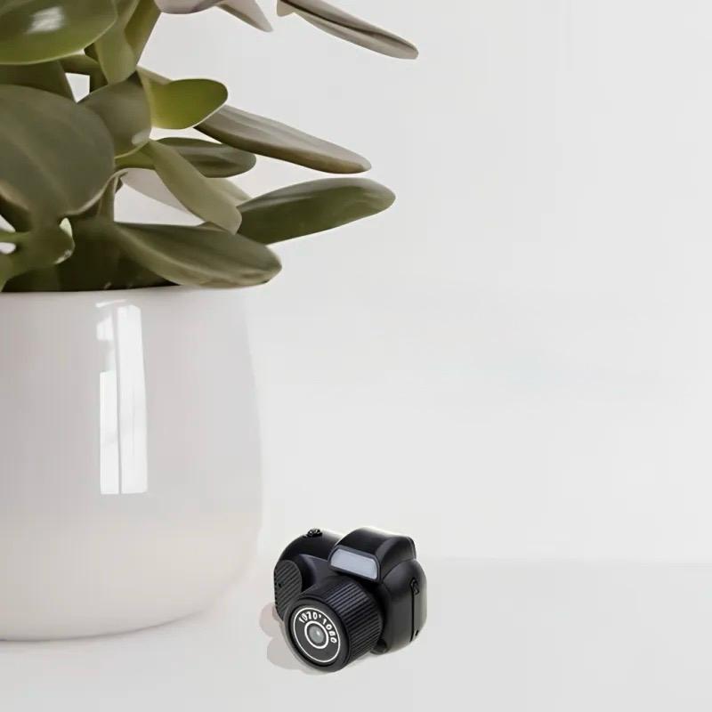 Retro Mini Camera with Screen
